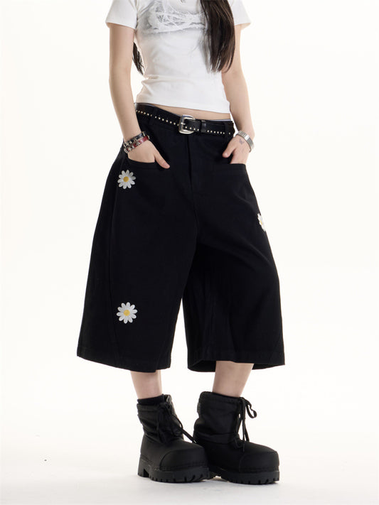 FLORAL EMBROIDERED LOOSE FIT CARGO SHORTS