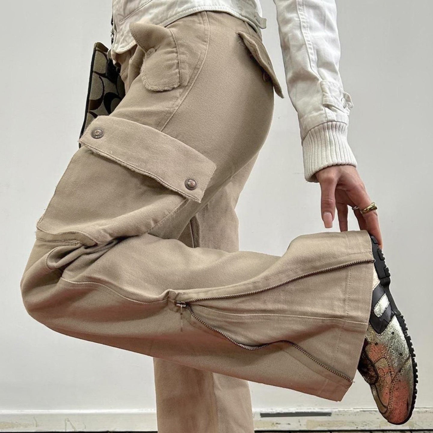 STREET STYLE WIDE LEG CARGO PANTS