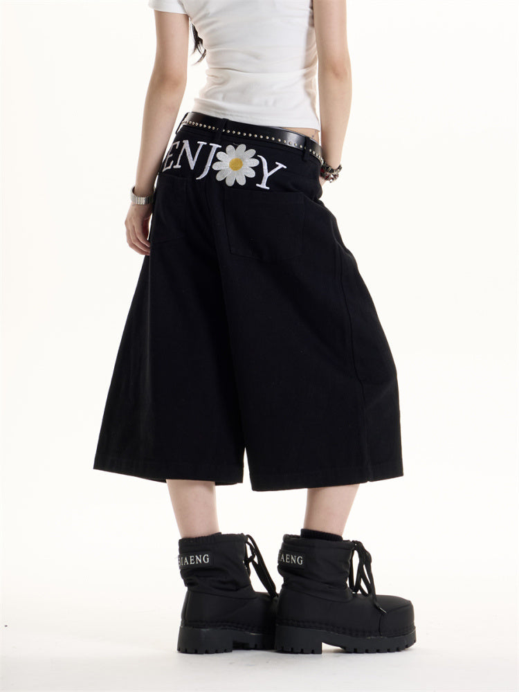 FLORAL EMBROIDERED LOOSE FIT CARGO SHORTS
